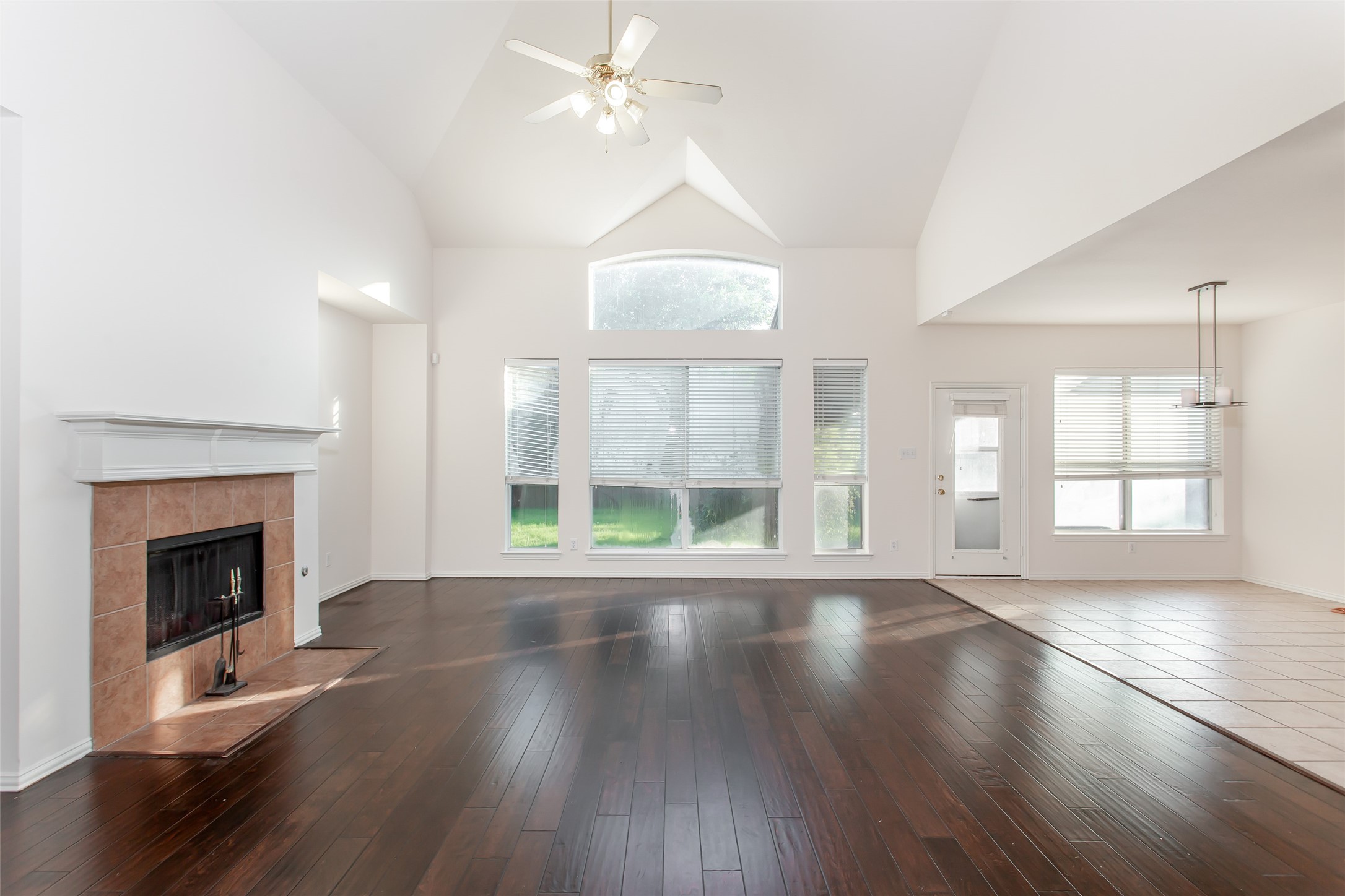 915 Falcon Trail