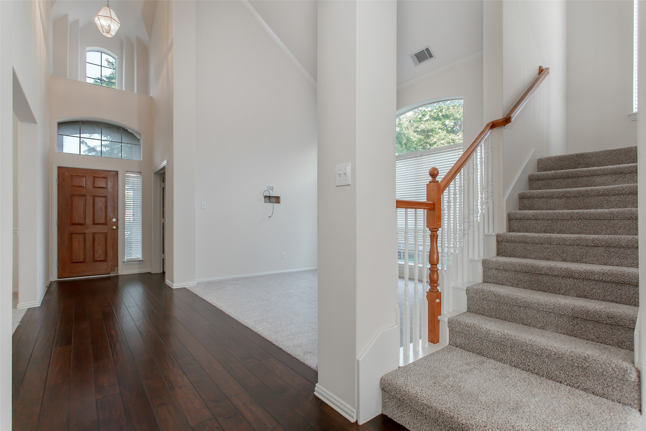 915 Falcon Trail