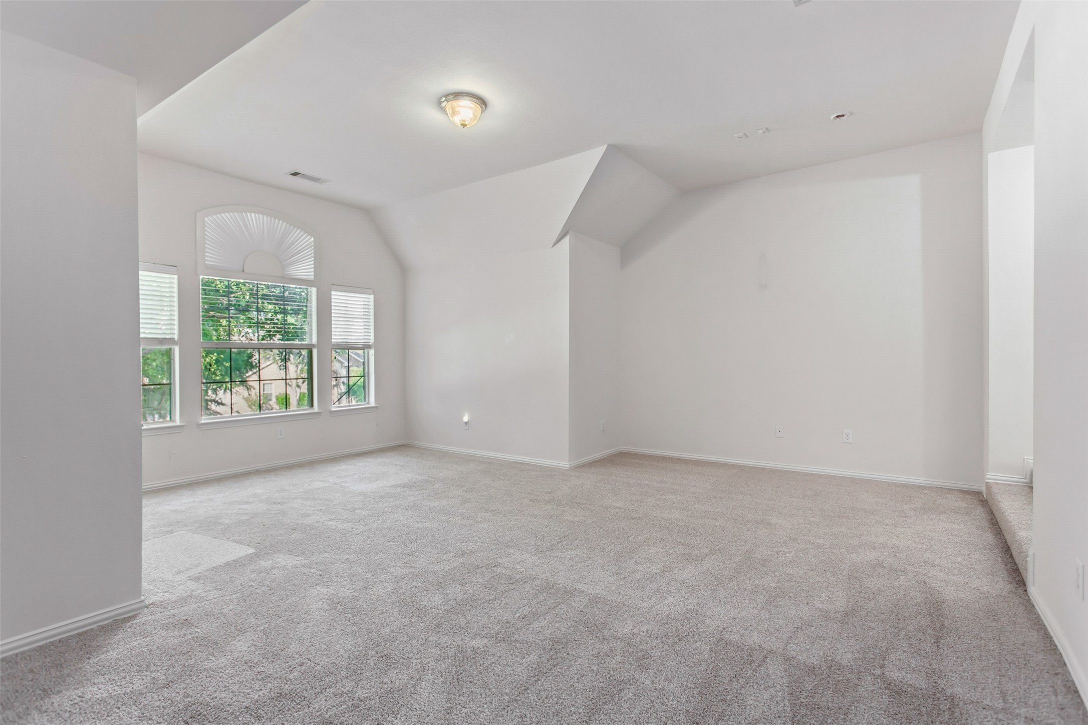 915 Falcon Trail