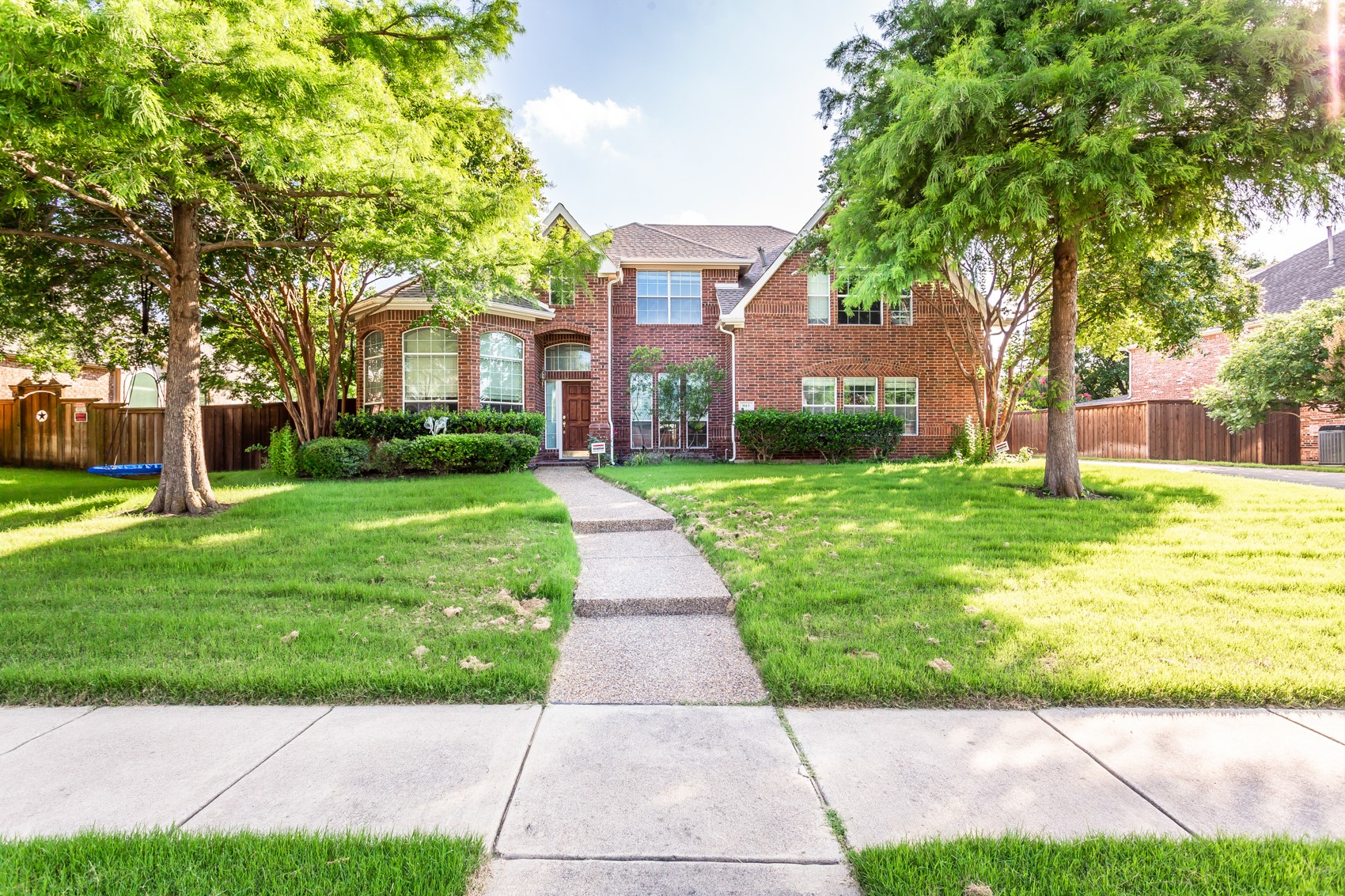 915 Falcon Trail