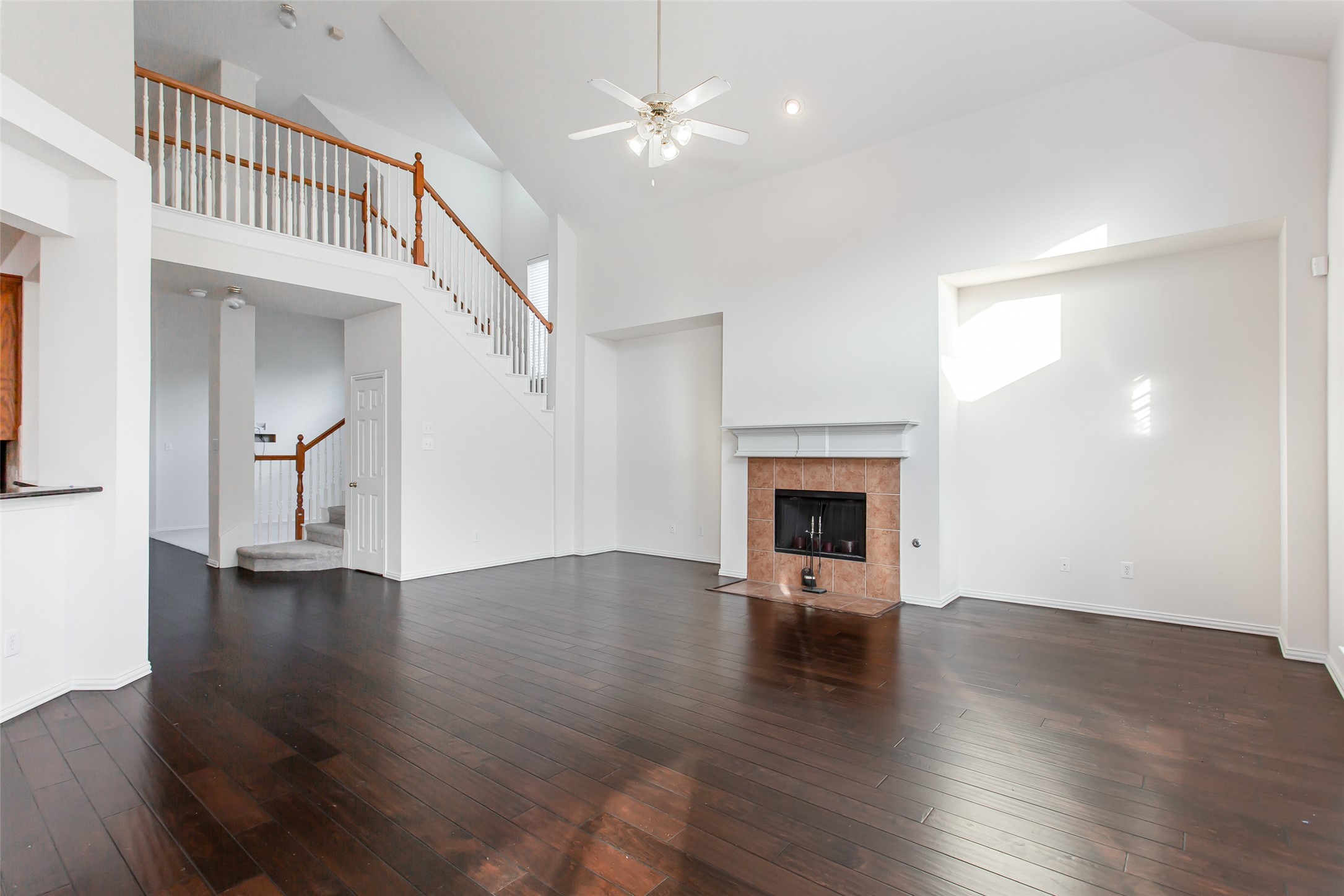 915 Falcon Trail