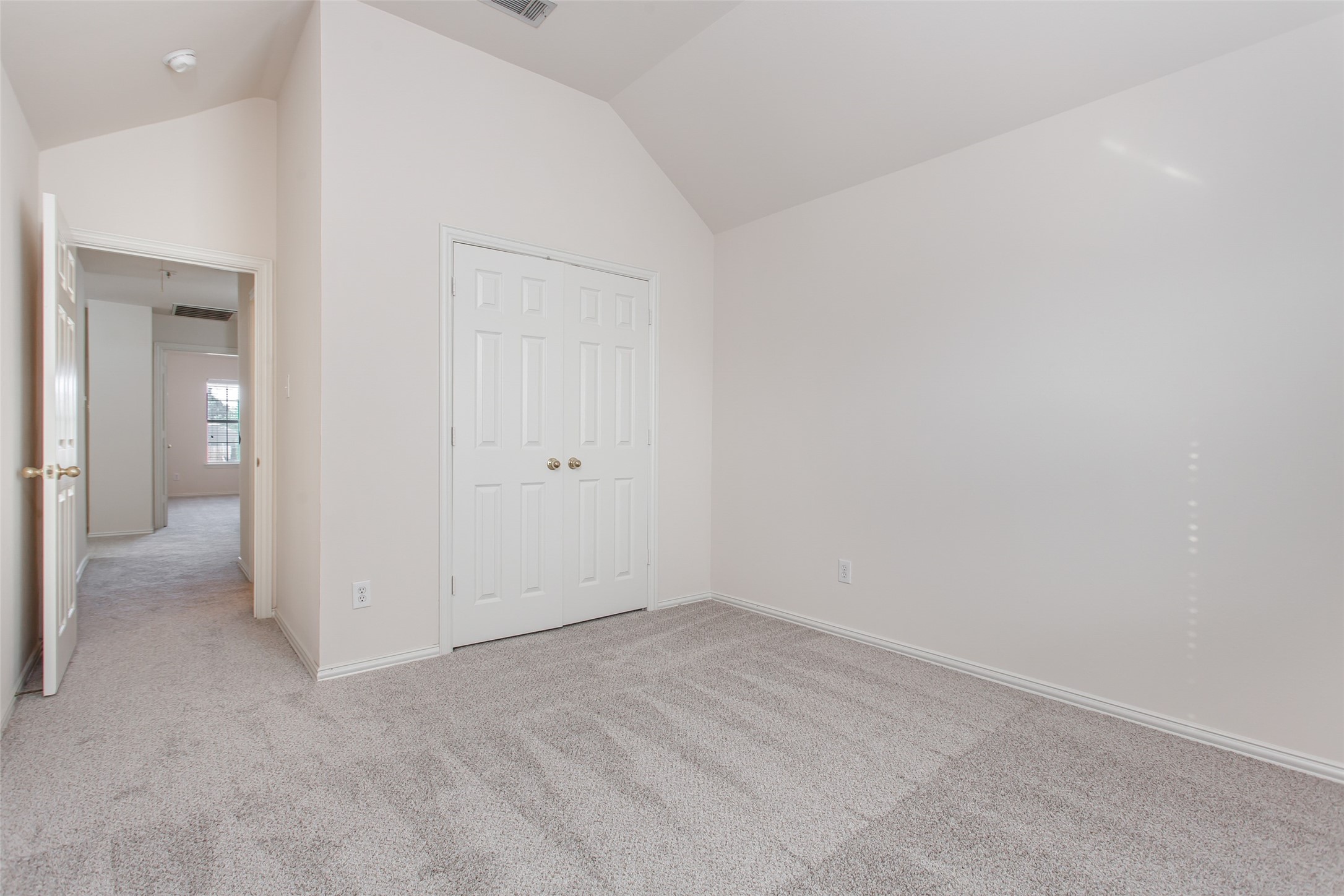 915 Falcon Trail