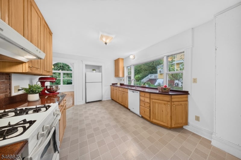 58 Mountain Ave