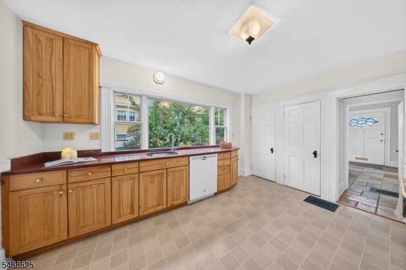 58 Mountain Ave