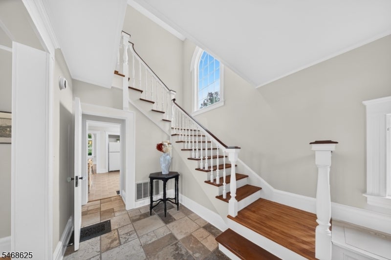 58 Mountain Ave