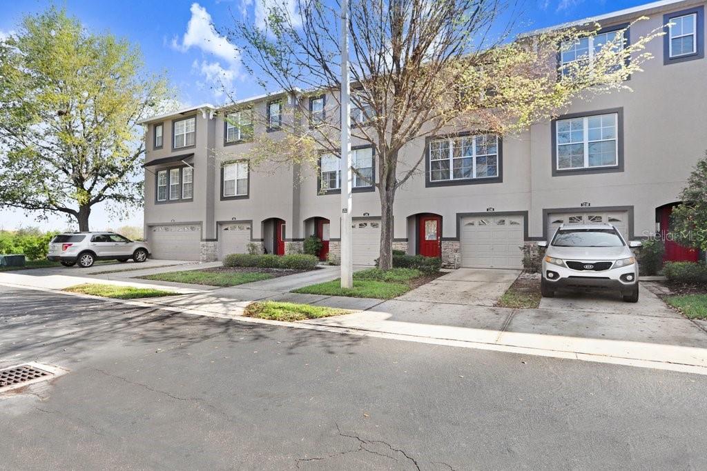 1208 CHATHAM PINE PL