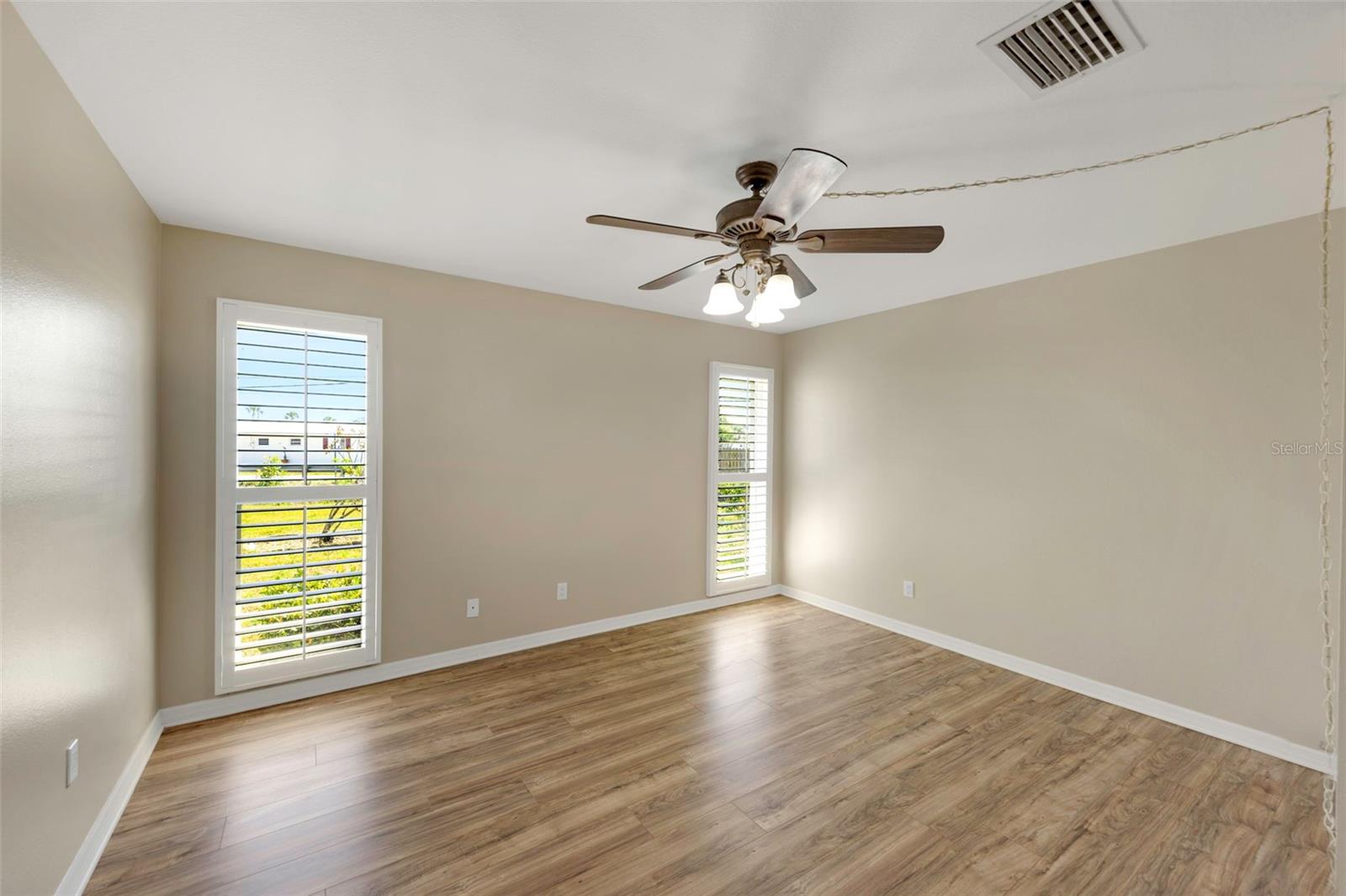 4534 GREAT LAKES DR S