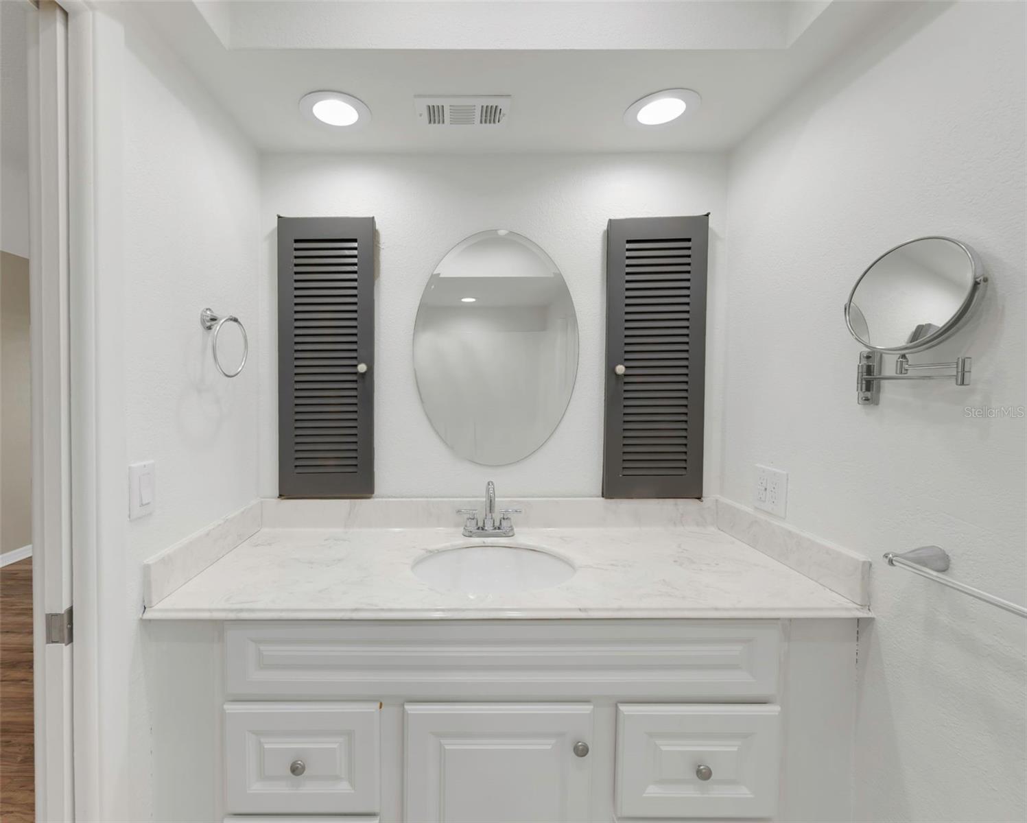 4534 GREAT LAKES DR S