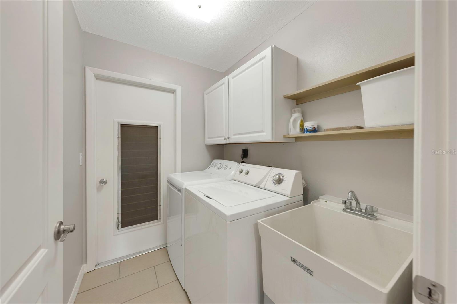 4534 GREAT LAKES DR S