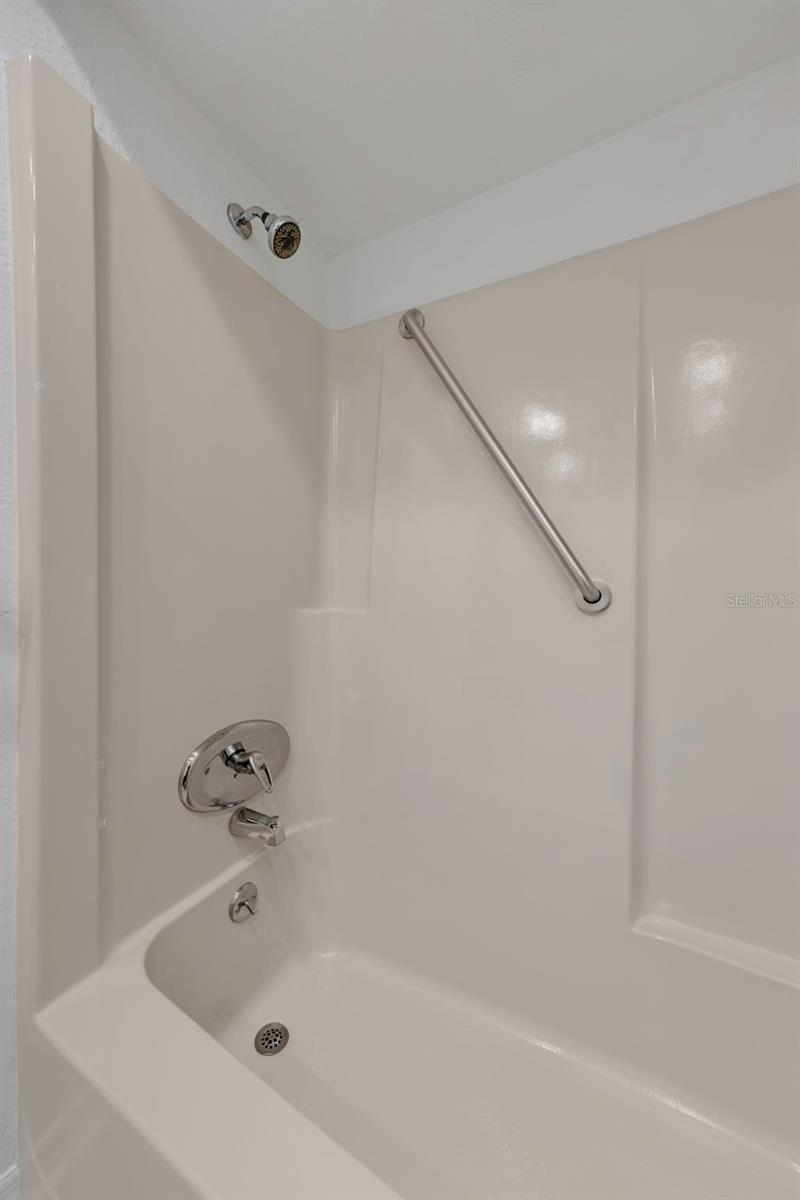 4534 GREAT LAKES DR S