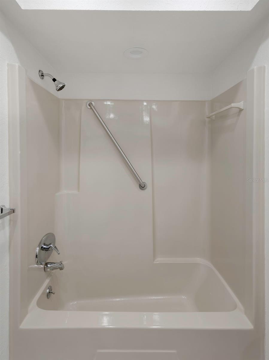 4534 GREAT LAKES DR S