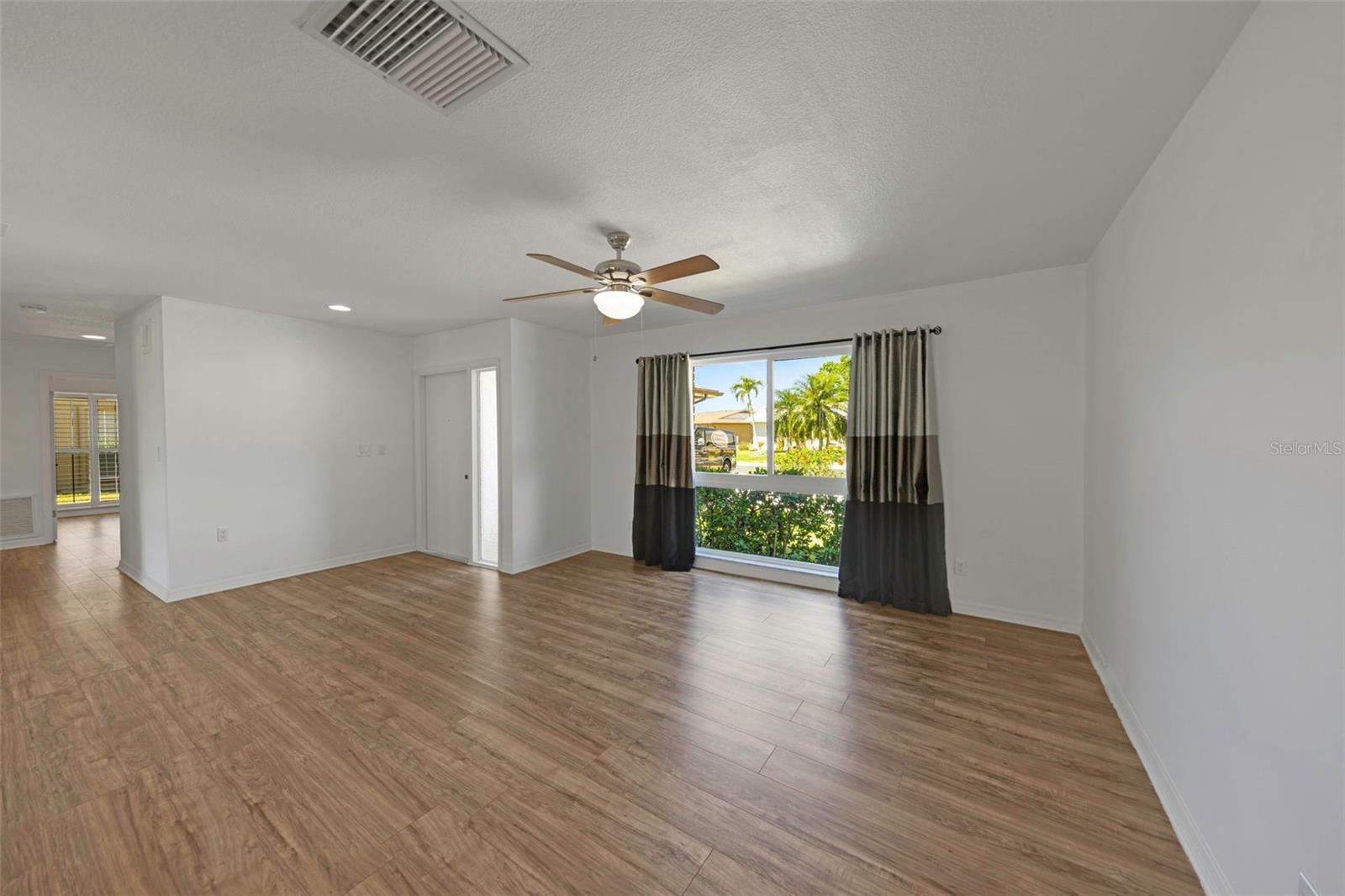 4534 GREAT LAKES DR S