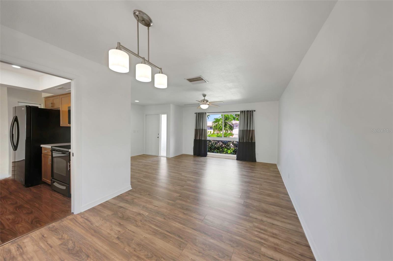 4534 GREAT LAKES DR S