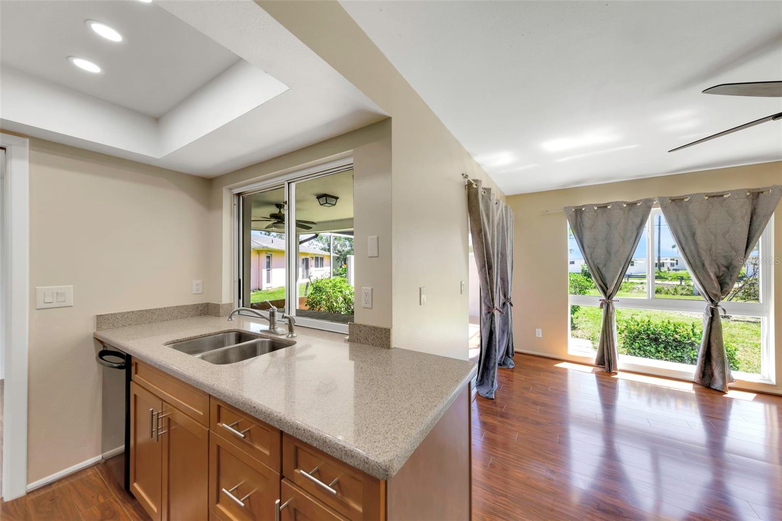 4534 GREAT LAKES DR S