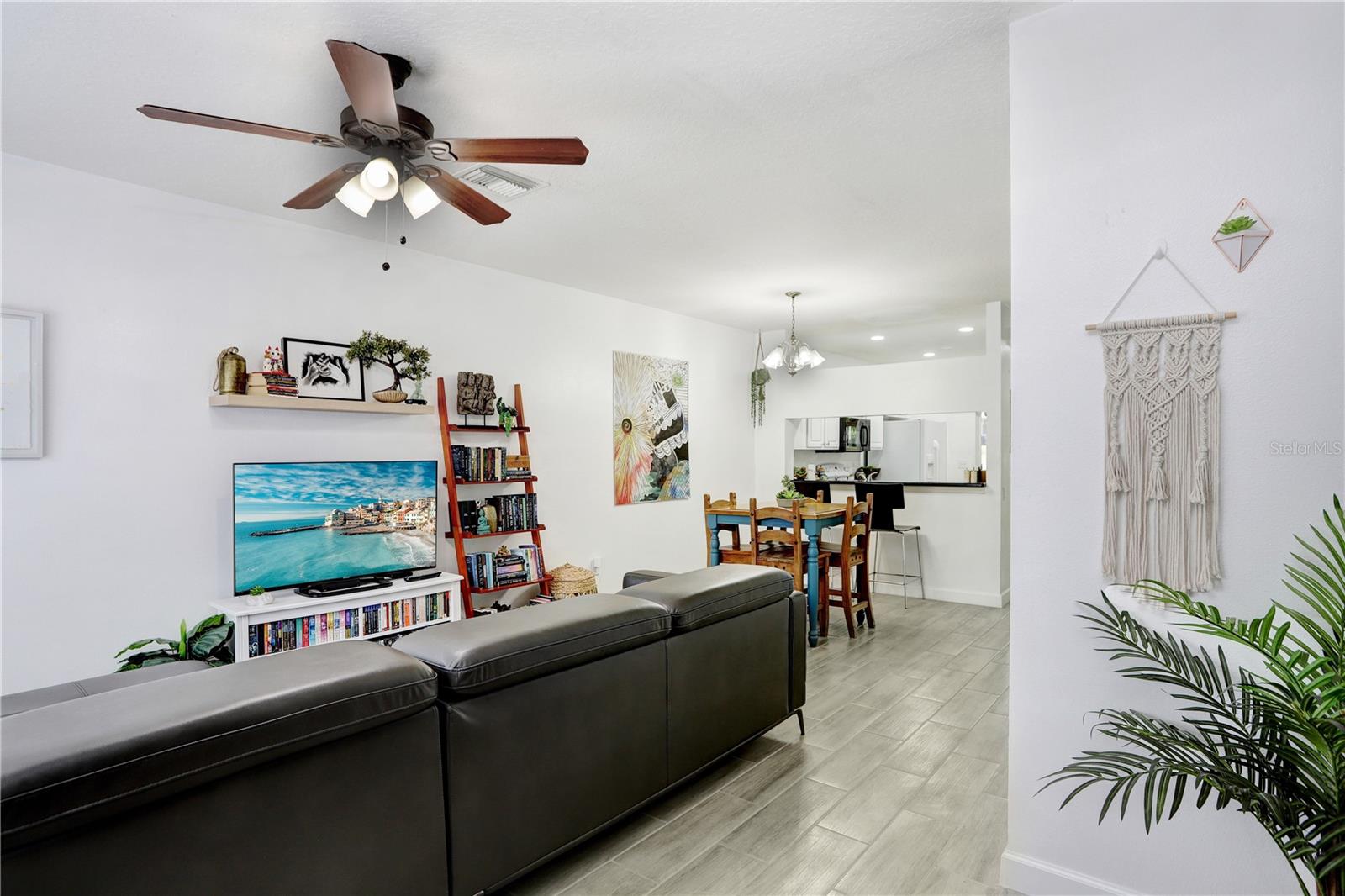 2459 LAKE WOODBERRY CIR