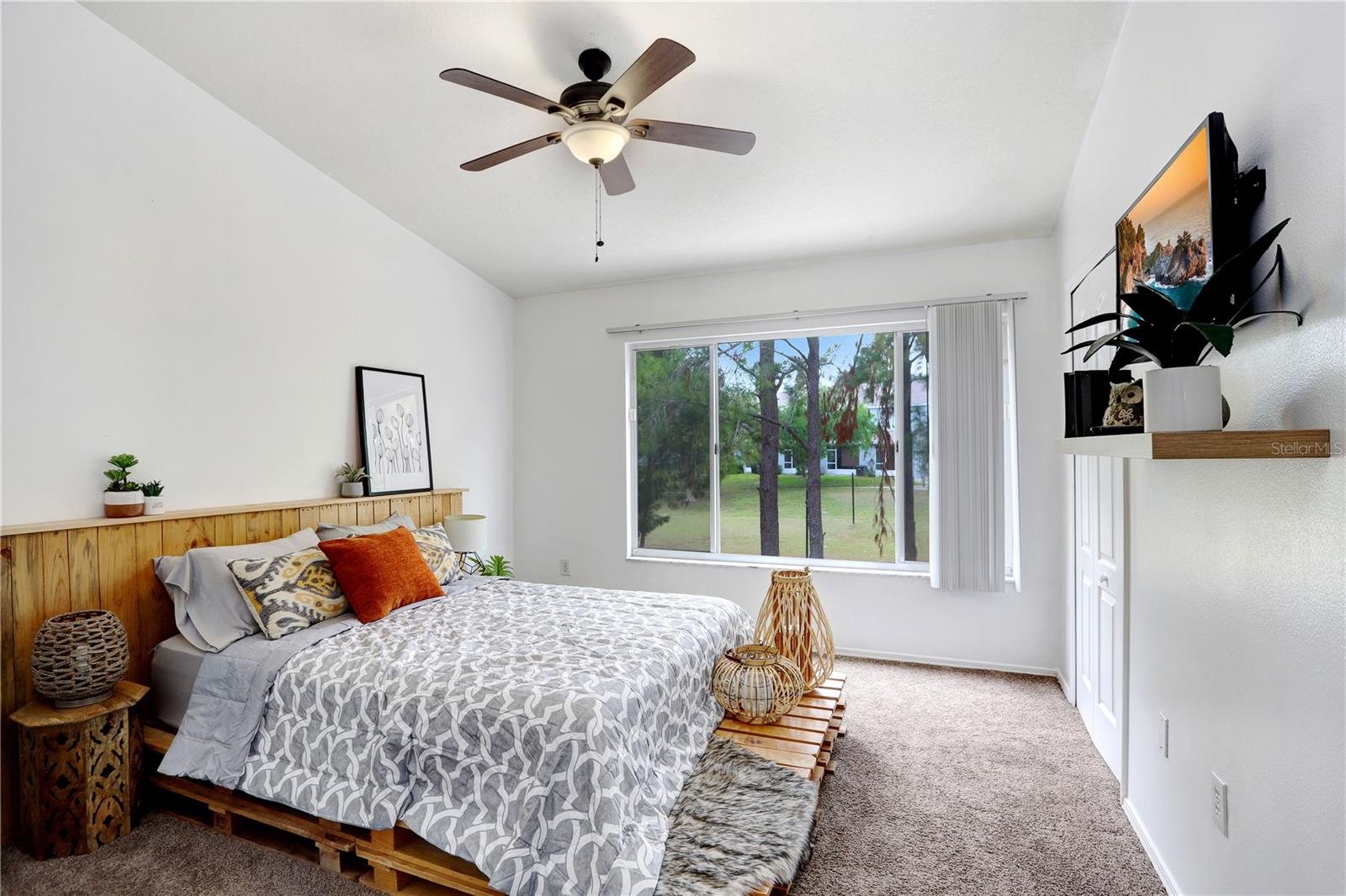 2459 LAKE WOODBERRY CIR