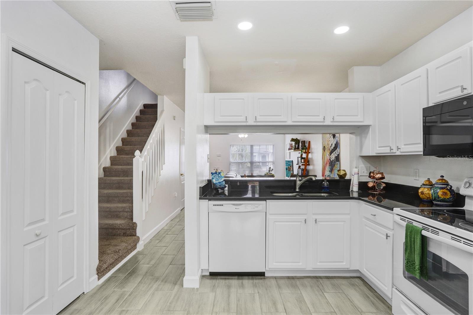 2459 LAKE WOODBERRY CIR