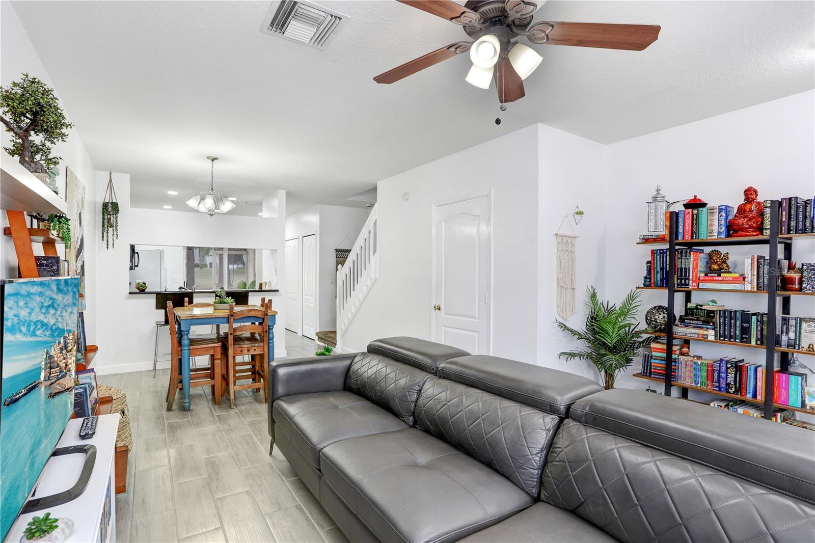 2459 LAKE WOODBERRY CIR