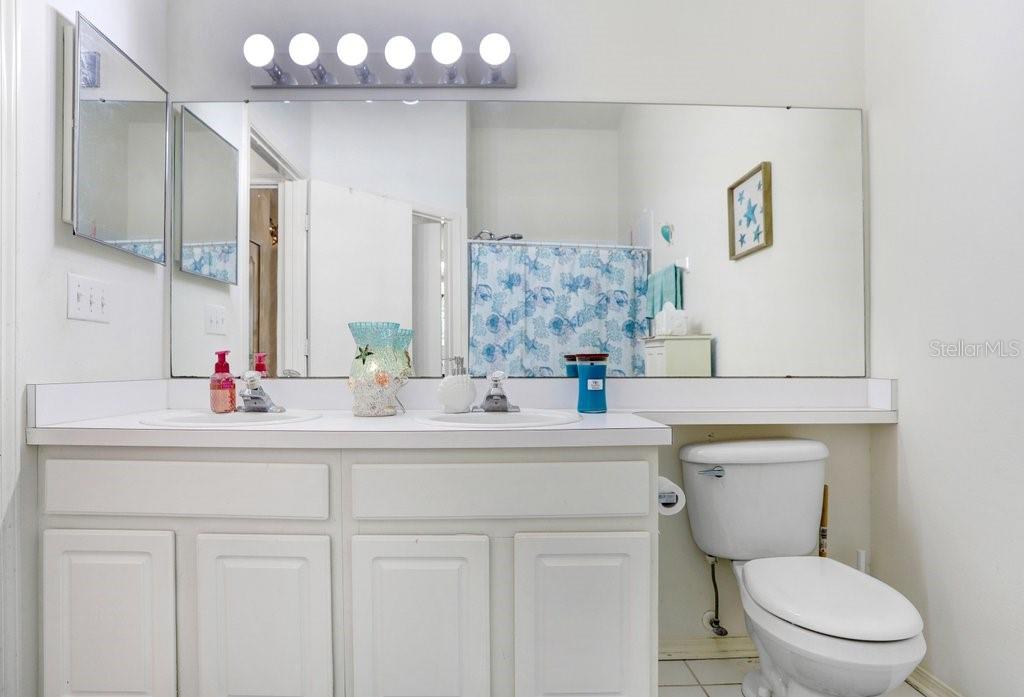 2418 LAKE WOODBERRY CIR