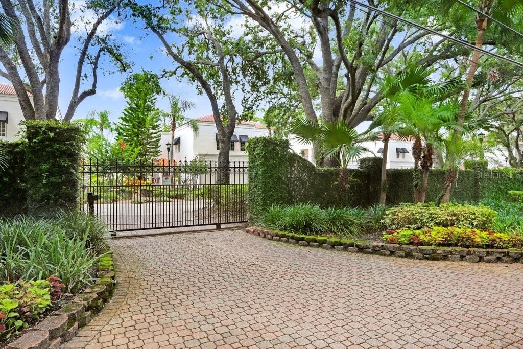 3145 LAKE ELLEN DR #3145