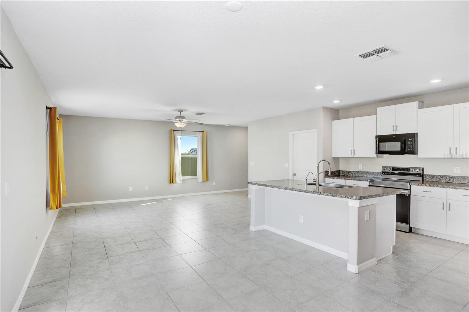 6211 SPRING CRAYFISH AVE