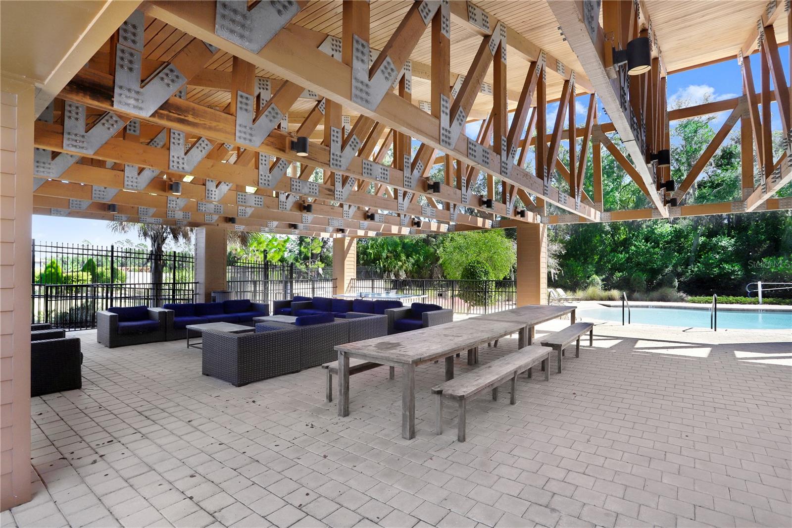 6211 SPRING CRAYFISH AVE