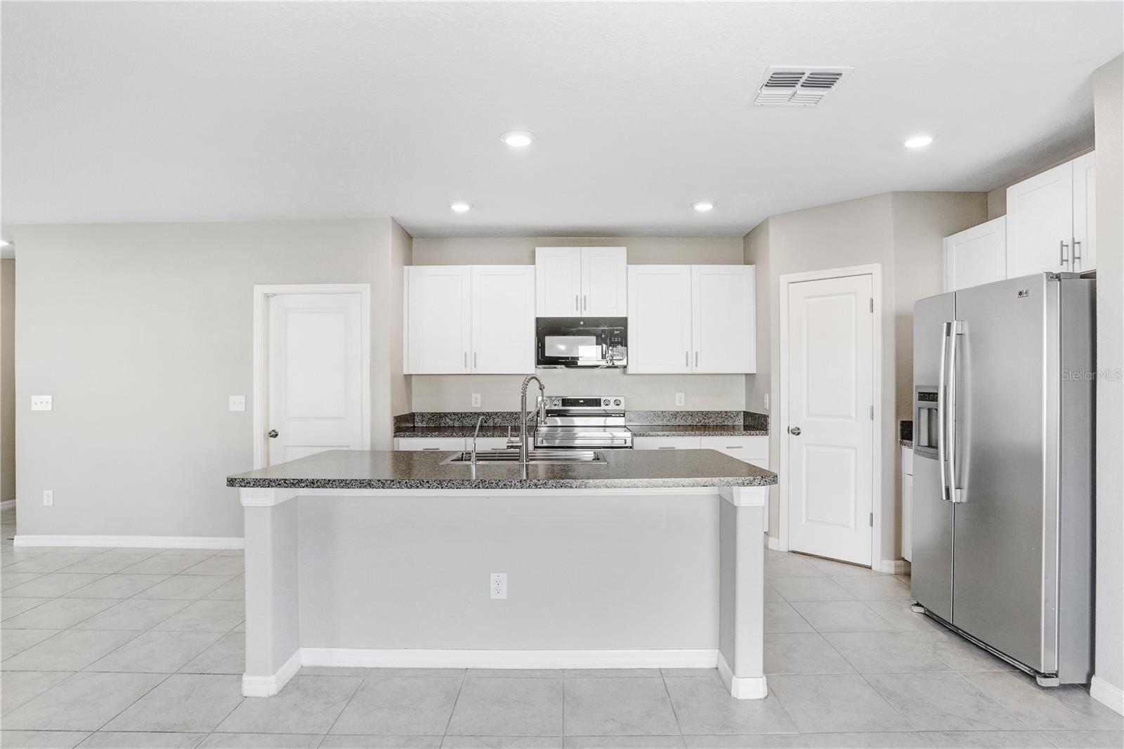 6211 SPRING CRAYFISH AVE