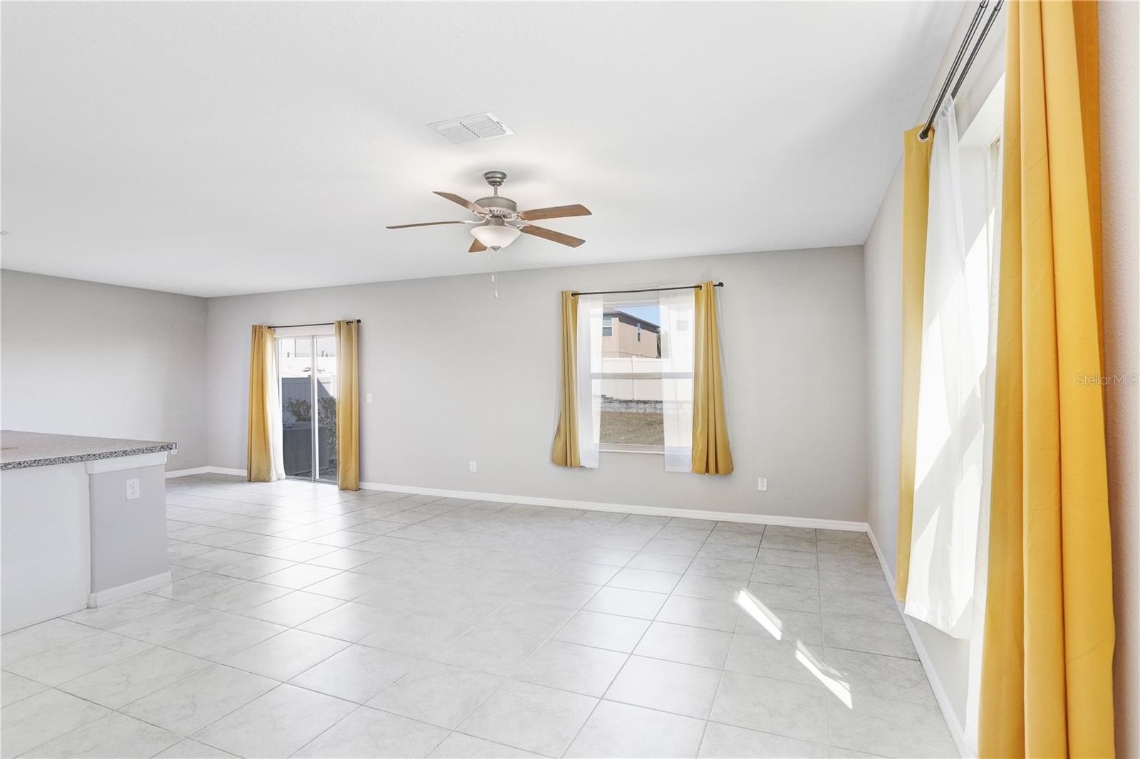 6211 SPRING CRAYFISH AVE