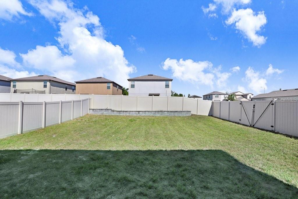 6211 SPRING CRAYFISH AVE