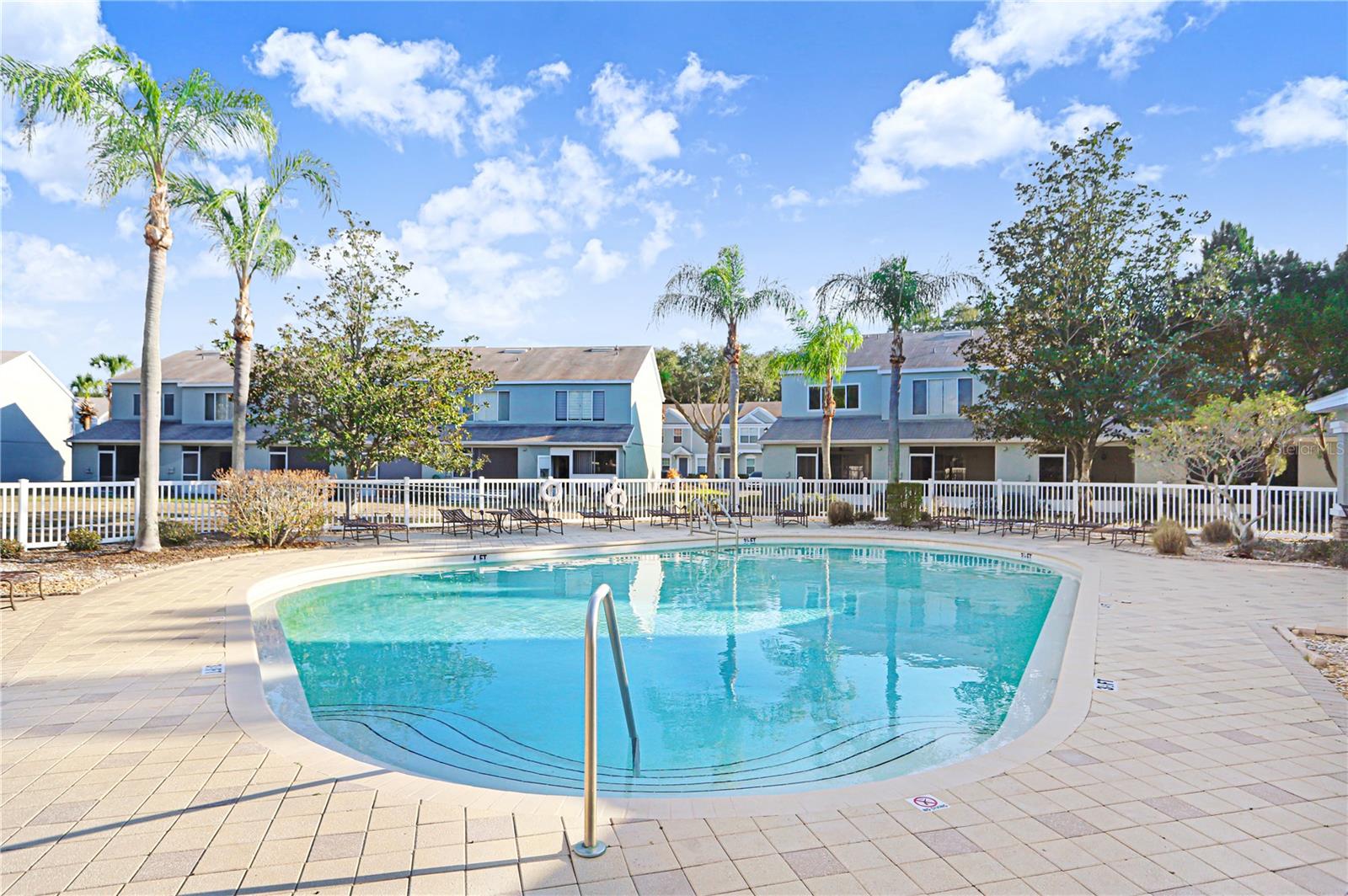 2339 LAKE WOODBERRY CIR