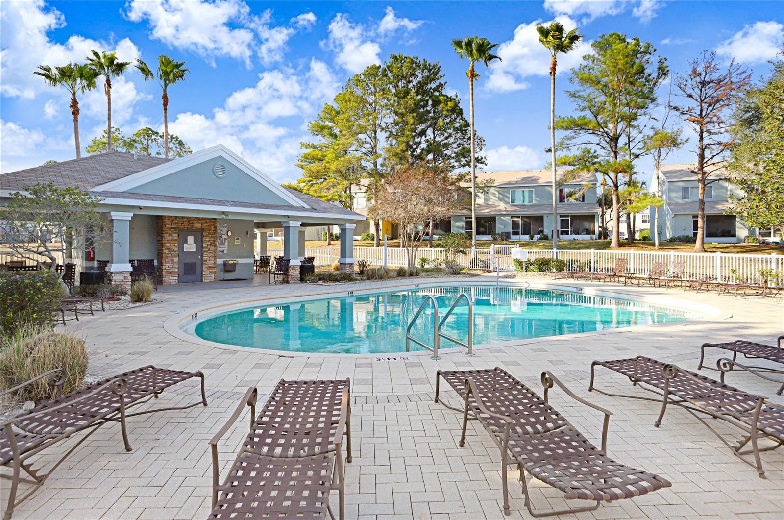 2339 LAKE WOODBERRY CIR