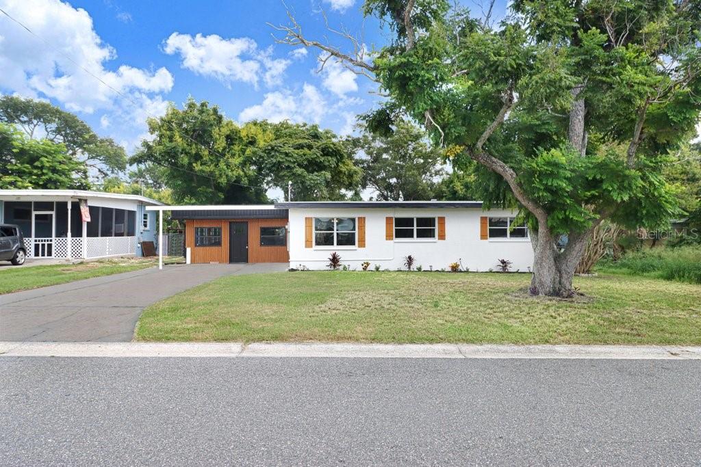 124 EDGEWATER DR