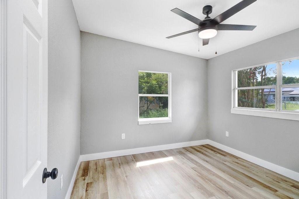 124 EDGEWATER DR