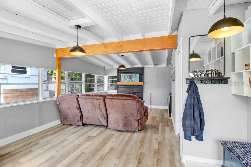 124 EDGEWATER DR
