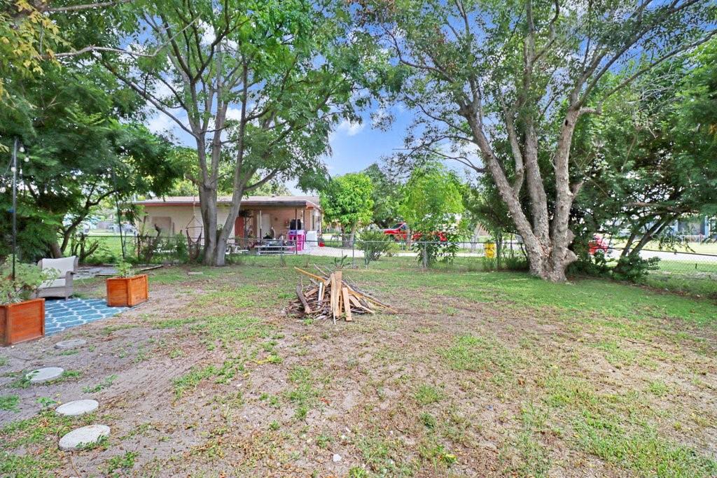 124 EDGEWATER DR