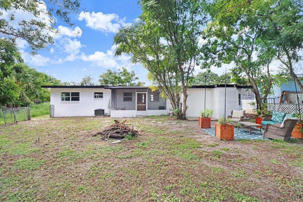 124 EDGEWATER DR