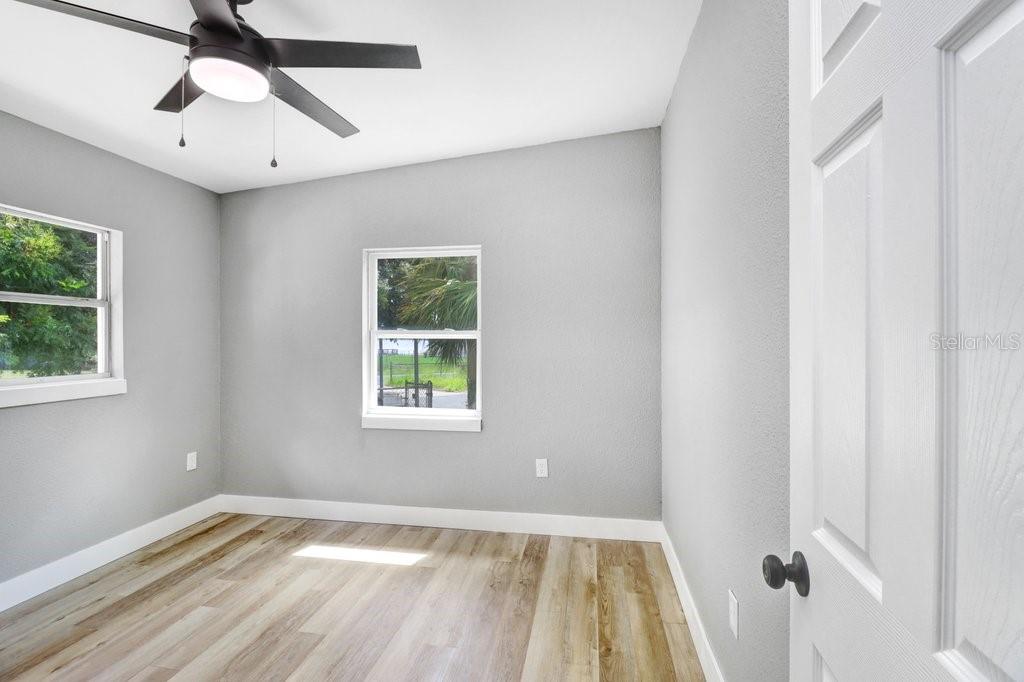 124 EDGEWATER DR