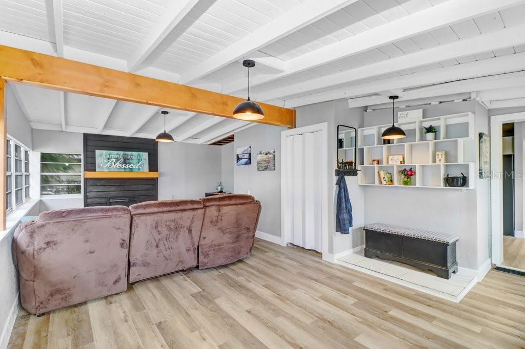 124 EDGEWATER DR