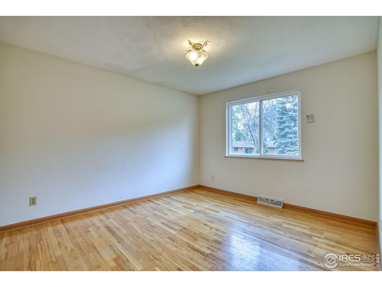 1868 Princess Dr