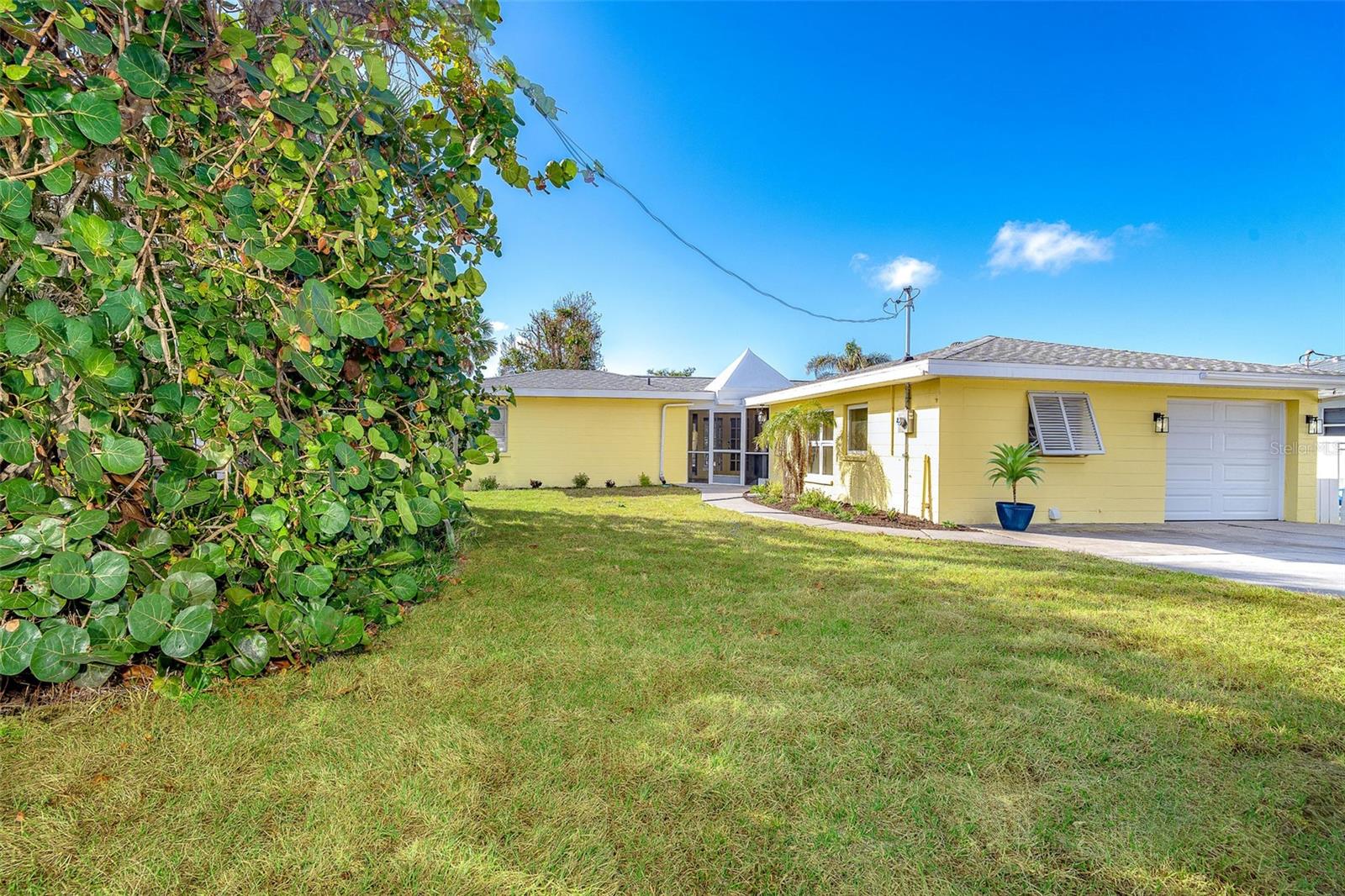 275 NORTH DR
