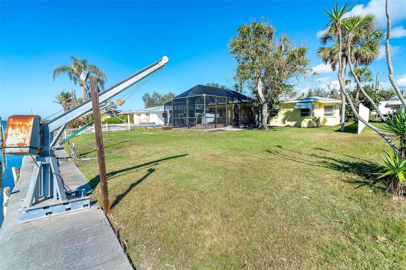 275 NORTH DR