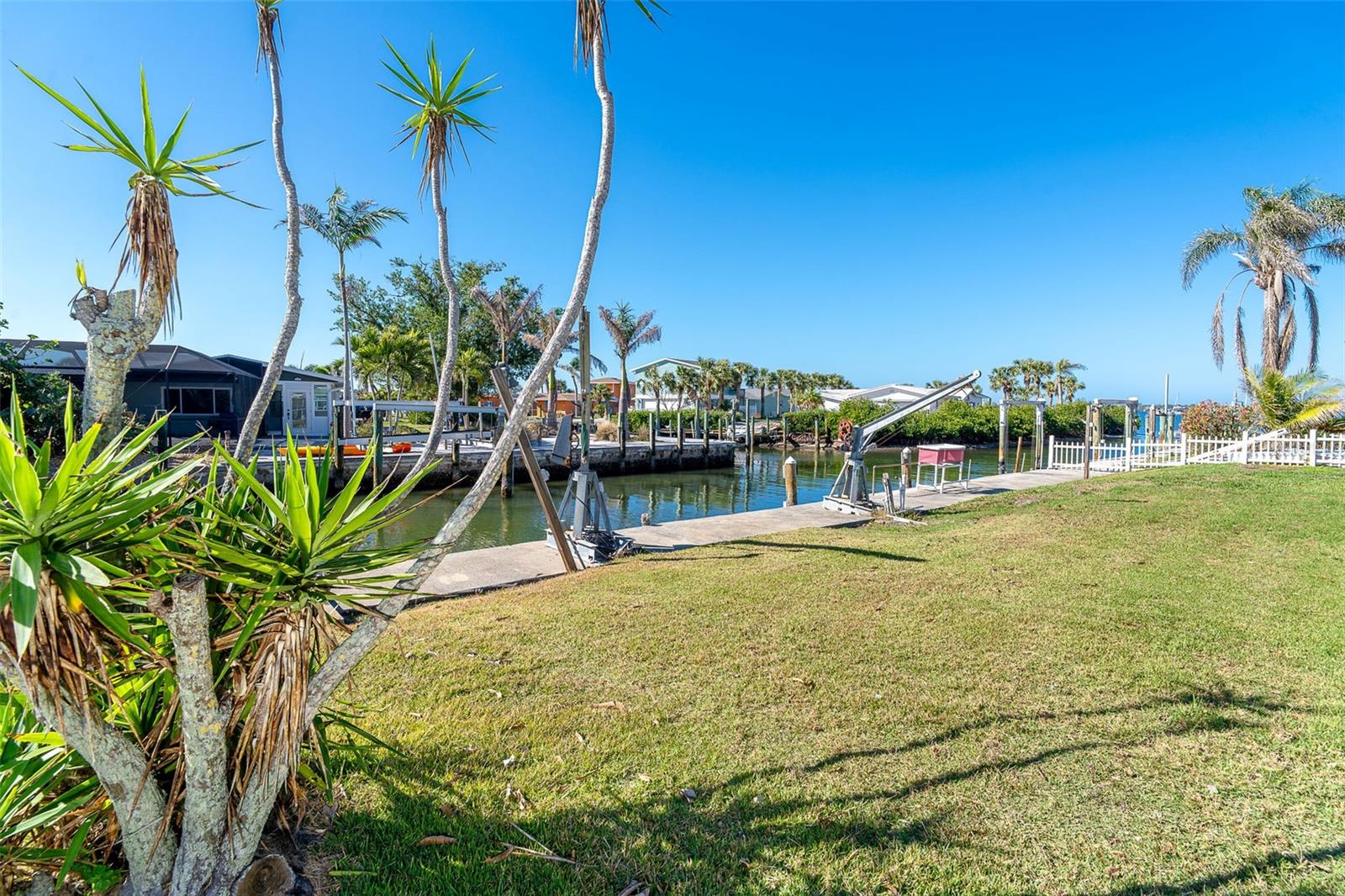 275 NORTH DR