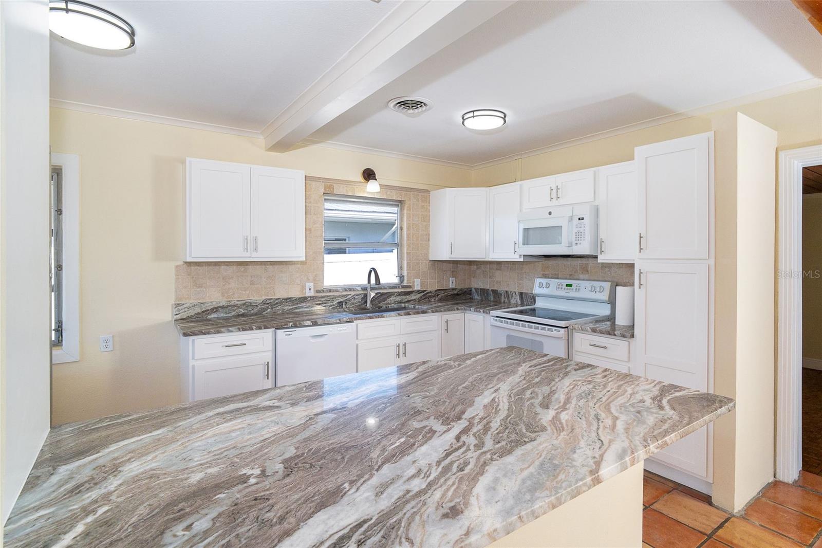 275 NORTH DR