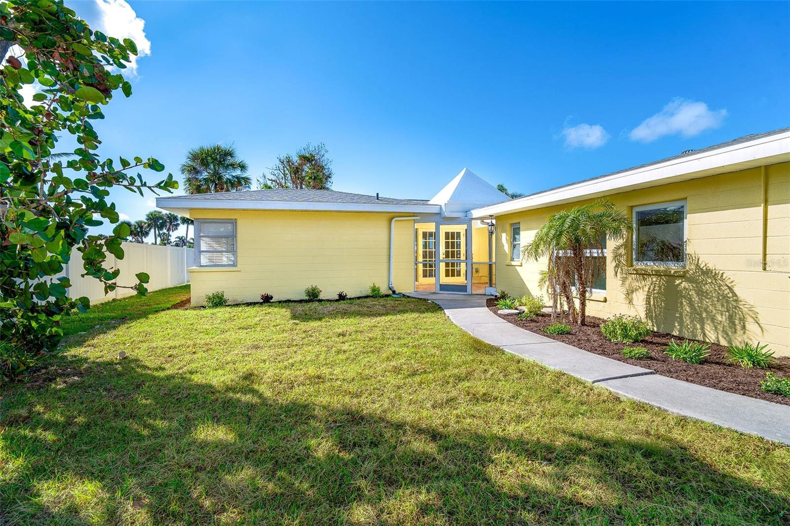 275 NORTH DR