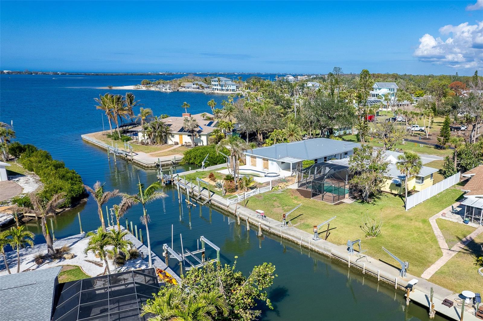 275 NORTH DR