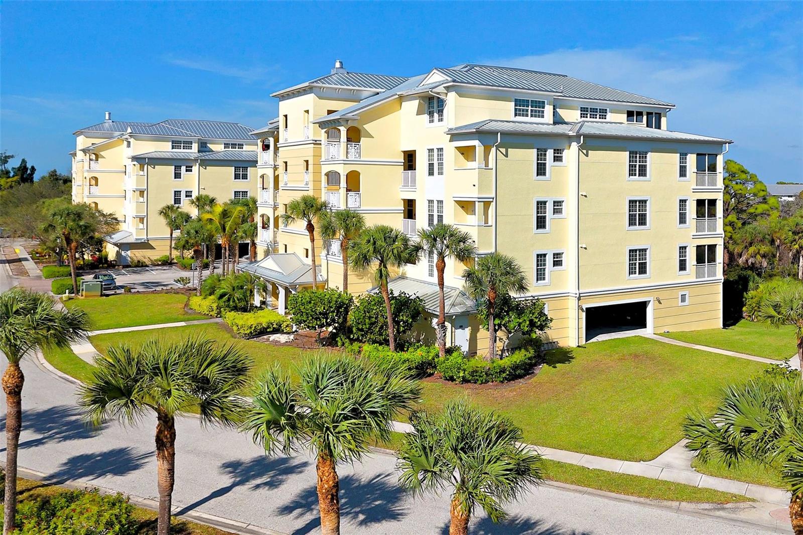 8561 AMBERJACK CIR #203