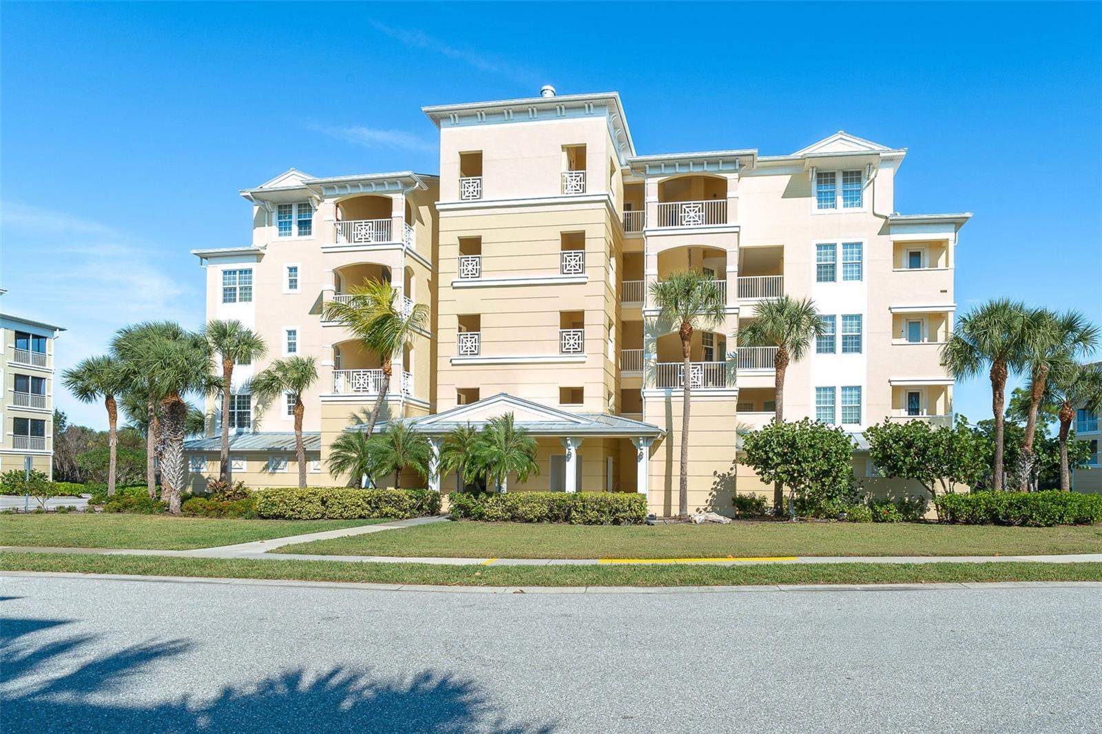 8561 AMBERJACK CIR #203