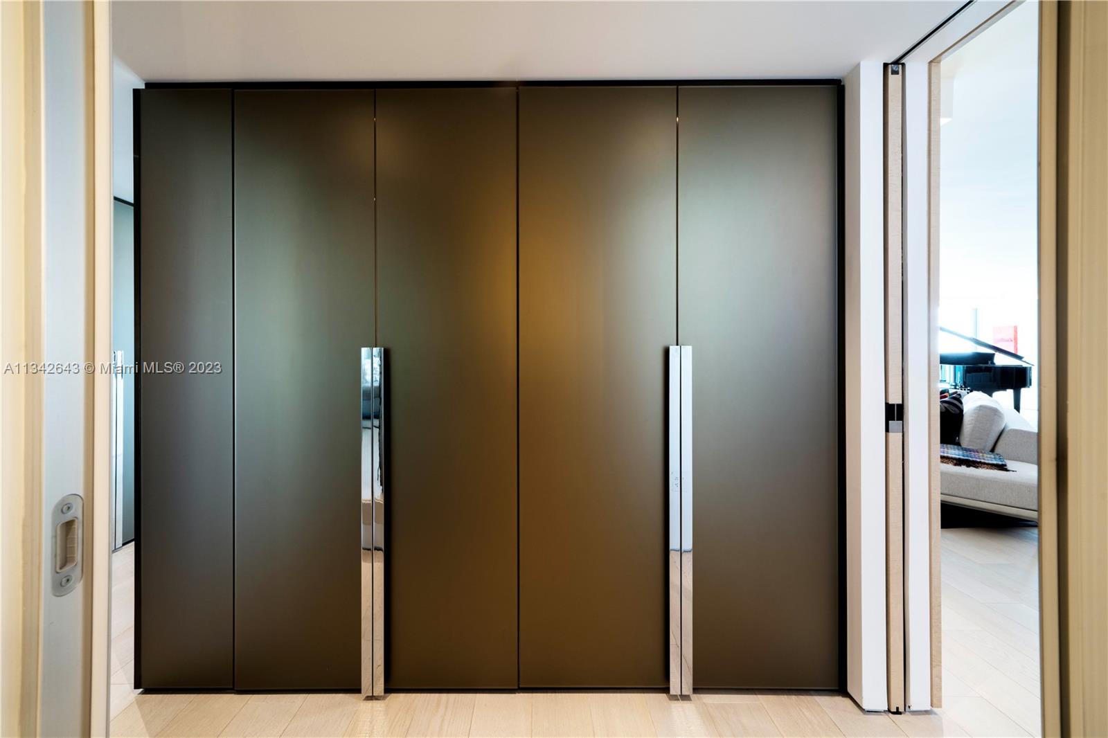 1455 Ocean Dr # 1008