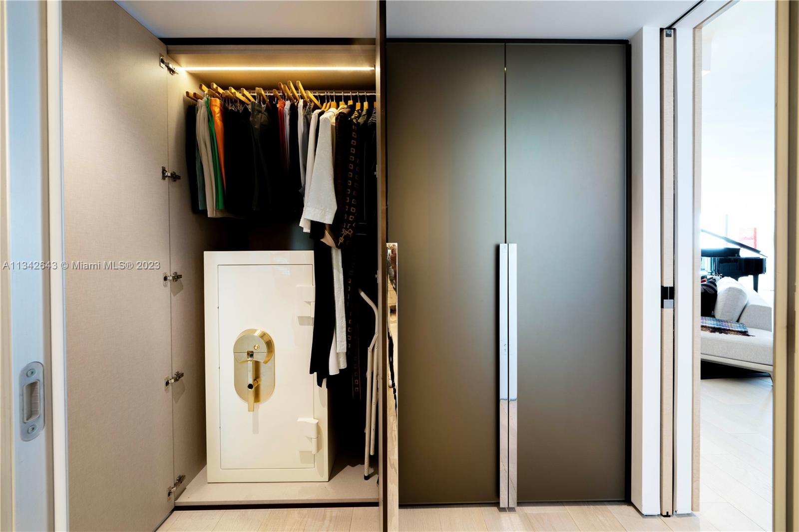 1455 Ocean Dr # 1008