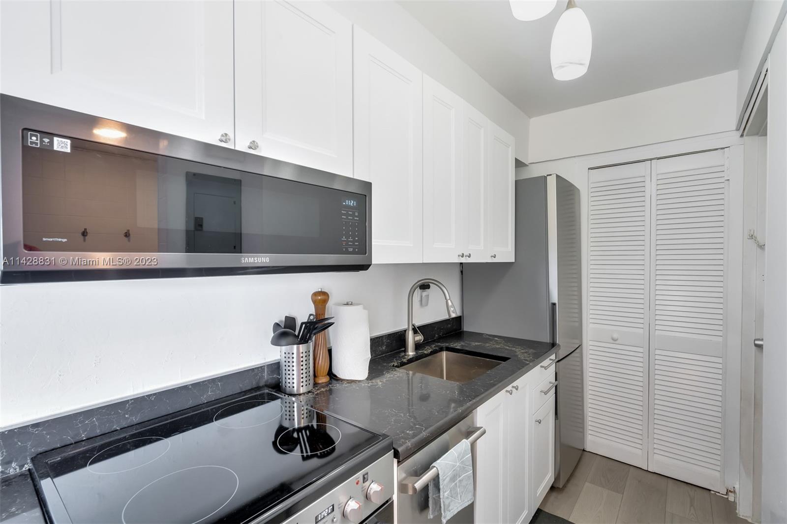 1255 Collins Ave # 903